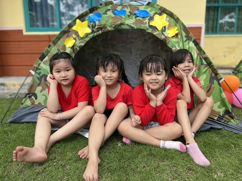 Bé vui hôi trại