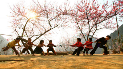 Những trò chơi tập thể vui cho các bé