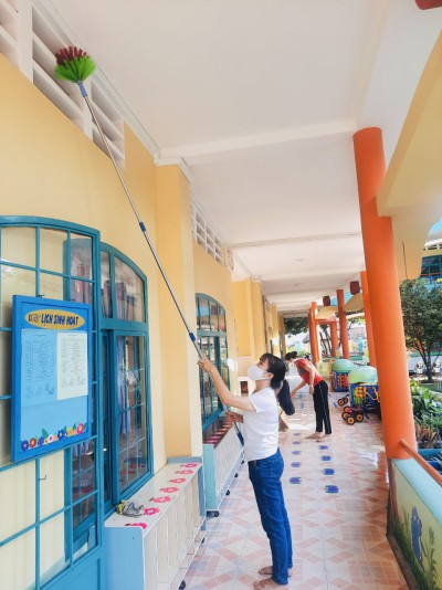 Trường Mầm non Tuổi ngọc tổng vệ sinh chào năm học mới