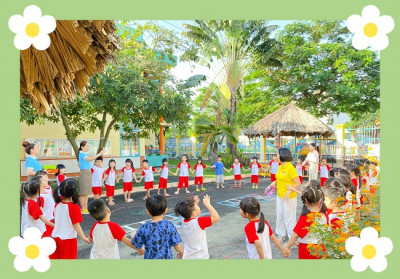 “Một ngày cùng con trẻ” của Trường Mầm non Tuổi Ngọc