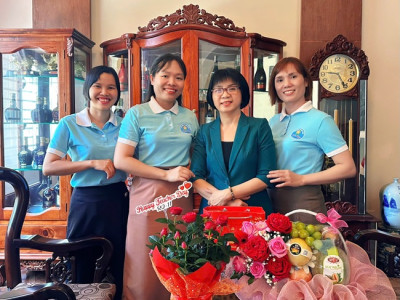 TRƯỜNG MẦM NON TUỔI NGỌC THĂM HỎI CÁN BỘ QUẢN LÝ - GIÁO VIÊN - NHÂN VIÊN NGHỈ HƯU