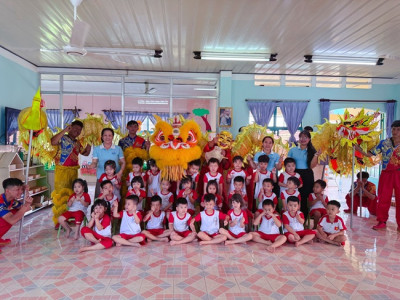 TƯNG BỪNG MÚA LÂN RẰM THÁNG GIÊNG