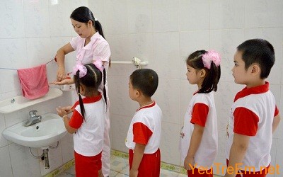 Giải quyết khủng hoảng tâm lý cho trẻ mới đi học