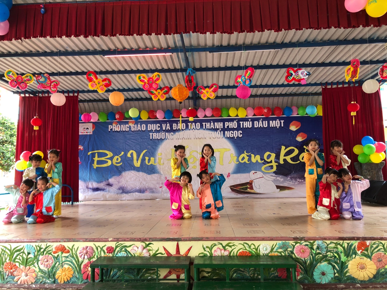 Tiết mục văn nghệ của các bé khối lá