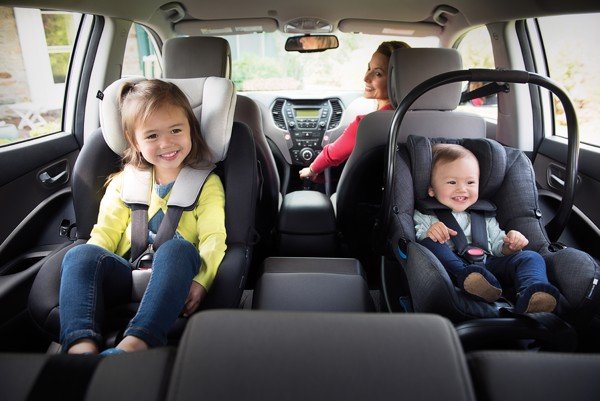 CÁCH GIỮ AN TOÀN CHO TRẺ KHI NGỒI TRÊM Ô TÔ ĐẾN TRƯỜNG