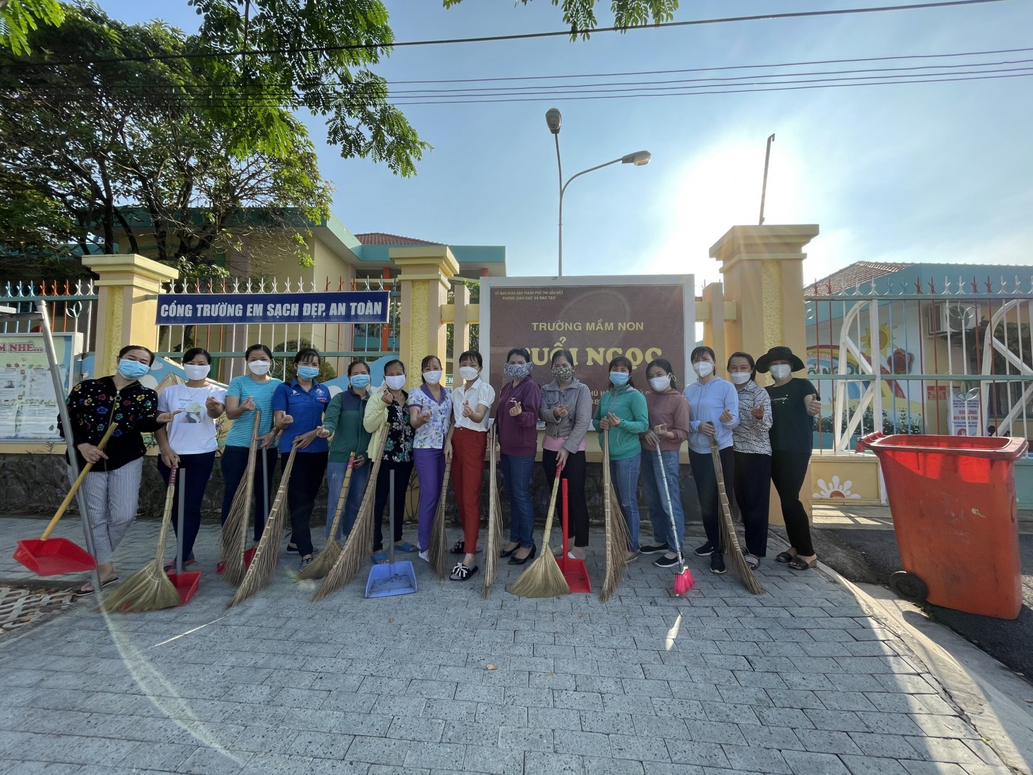TRƯỜNG MẦM NON TUỔI NGỌC TỔ CHỨC RA QUÂN TỔNG VỆ SINH MÔI TRƯỜNG