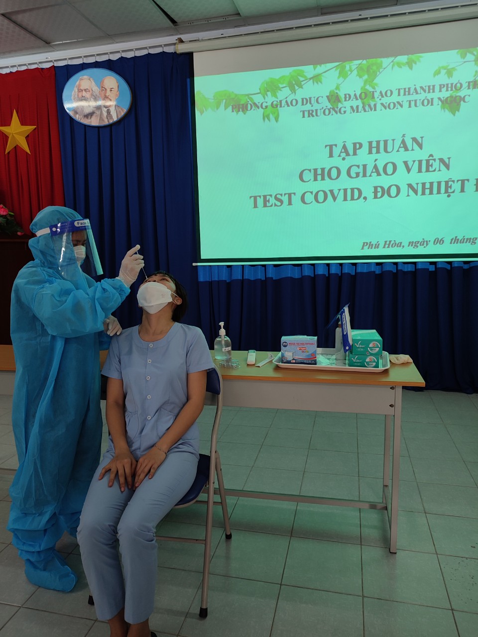 Tập huấn công tác phòng chống dịch COVID-19 trước khi học sinh học tập trực tiếp