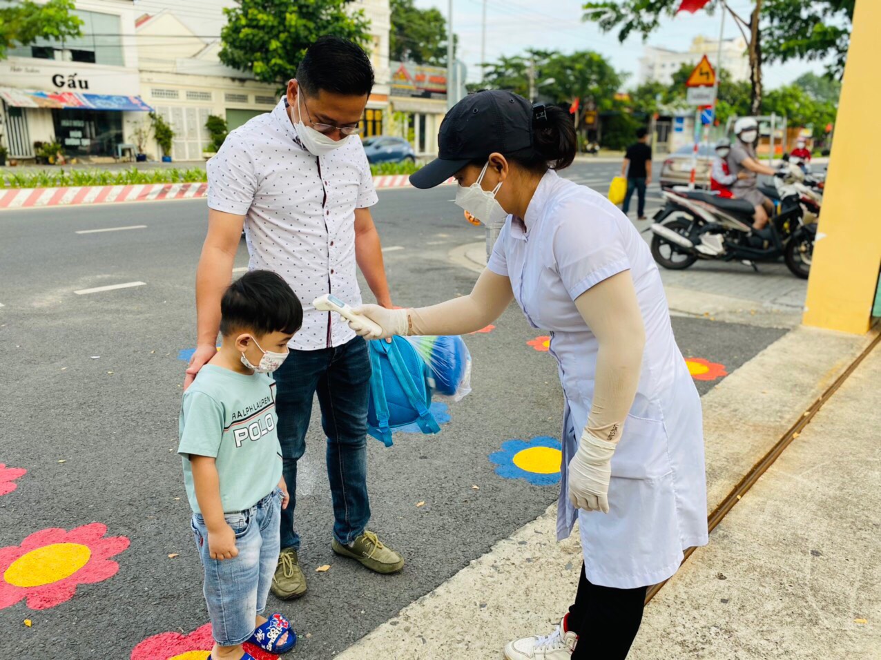Những lưu ý đối với cha mẹ khi trẻ mầm non trở lại trường
