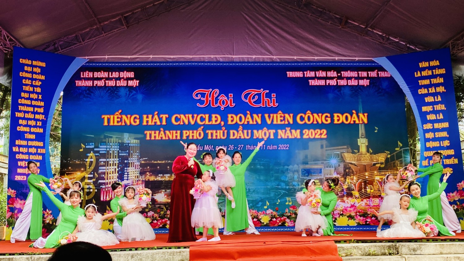 Công đoàn cơ sở trường Mầm non Tuổi Ngọc tham gia "Hội thi tiếng hát công nhân viên chức lao động, đoàn viên công đoàn thành phố Thủ Dầu Một năm 2022"
