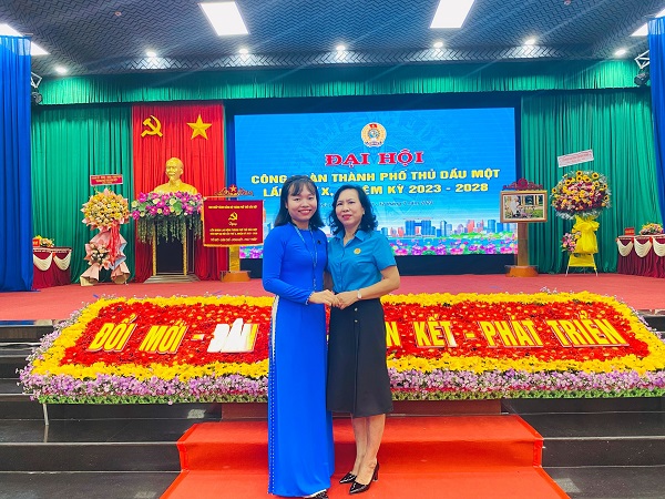 Công đoàn cơ sở trường Mầm non Tuổi Ngọc tham dự Đại hội Công đoàn thành phố Thủ Dầu Một lần thứ X (nhiệm kỳ 2023 - 2028
