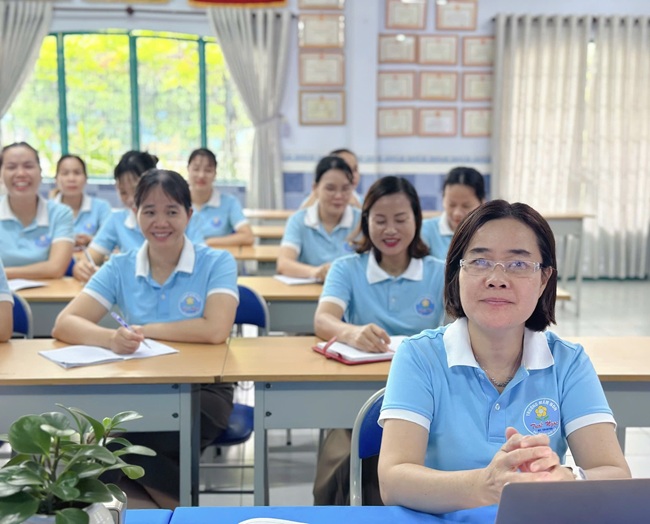 TRƯỜNG MẦM NON TUỔI NGỌC THAM GIA TẬP HUẤN TRIỂN KHAI ỨNG DỤNG "EDUi" - ĐỔI MỚI TRONG CÔNG TÁC QUẢN LÝ VÀ TƯƠNG TÁC GIÁO DỤC