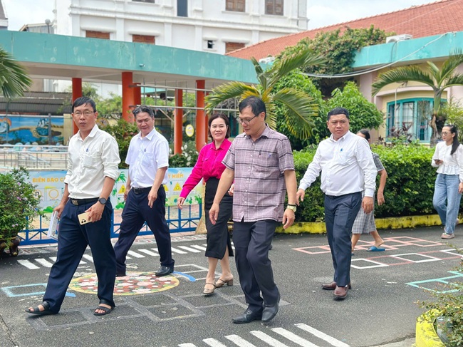 TRƯỜNG MẦM NON TUỔI NGỌC ĐÓN ĐOÀN KIỂM TRA AN TOÀN THỰC PHẨM