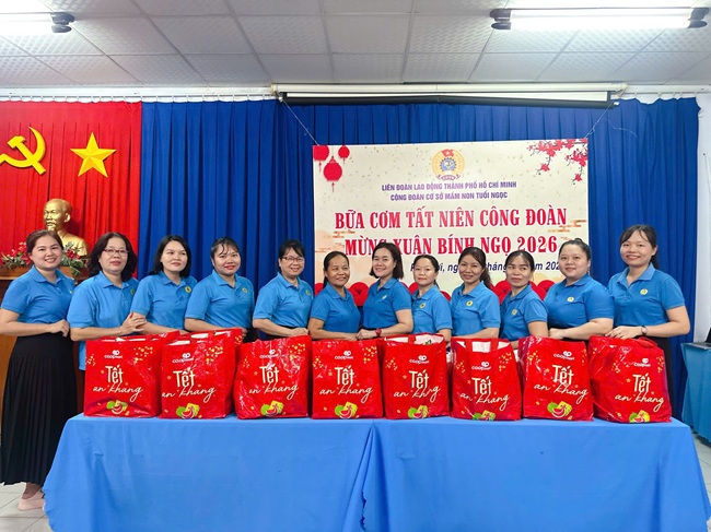 CÔNG ĐOÀN TRƯỜNG MẦM NON TUỔI NGỌC CHĂM LO TẾT - XUÂN SUM VẦY YÊU THƯƠNG